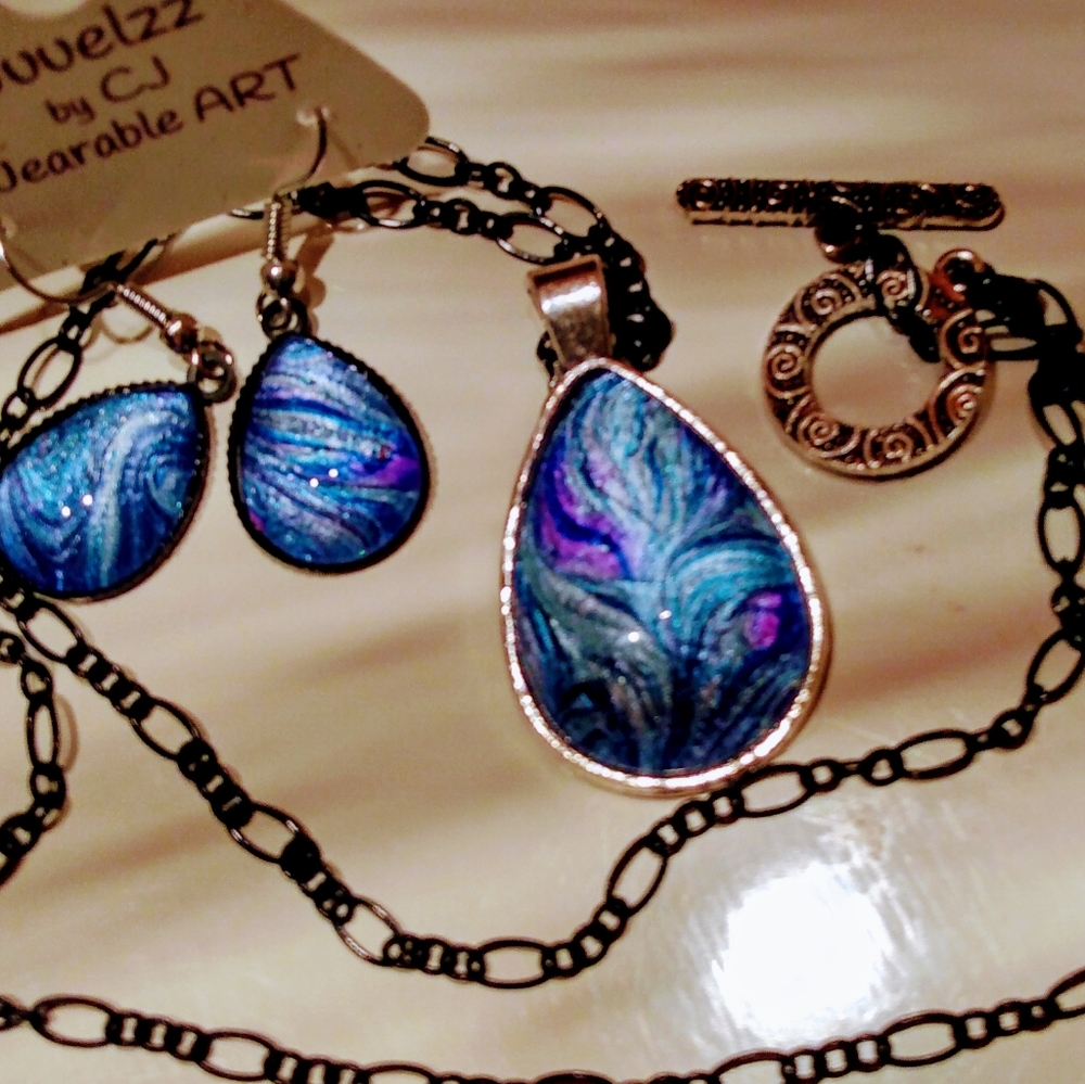 Jewelry Necklace teardrop w/matching earrings